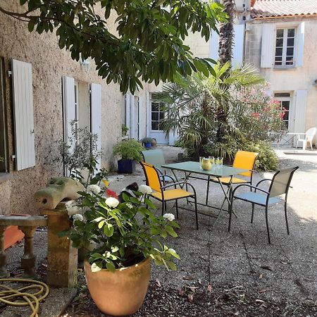 Apartamento Annexe Du Pont De La Charente Châteauneuf-sur-Charente Exterior foto